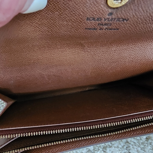 Luis Vuitton Sara Wallet - Picture 13 of 16